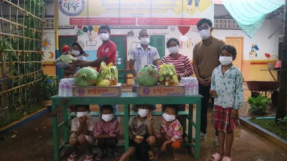 Covid-19 We give foods to poor family students